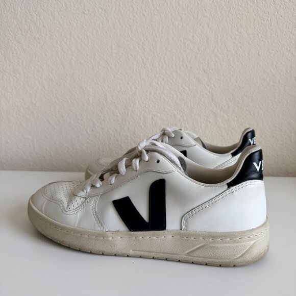 VEJA White Leather Sneakers V-10 Logo Lace Up Low Top Women's US 8 / EU 39 - Picture 2 of 8